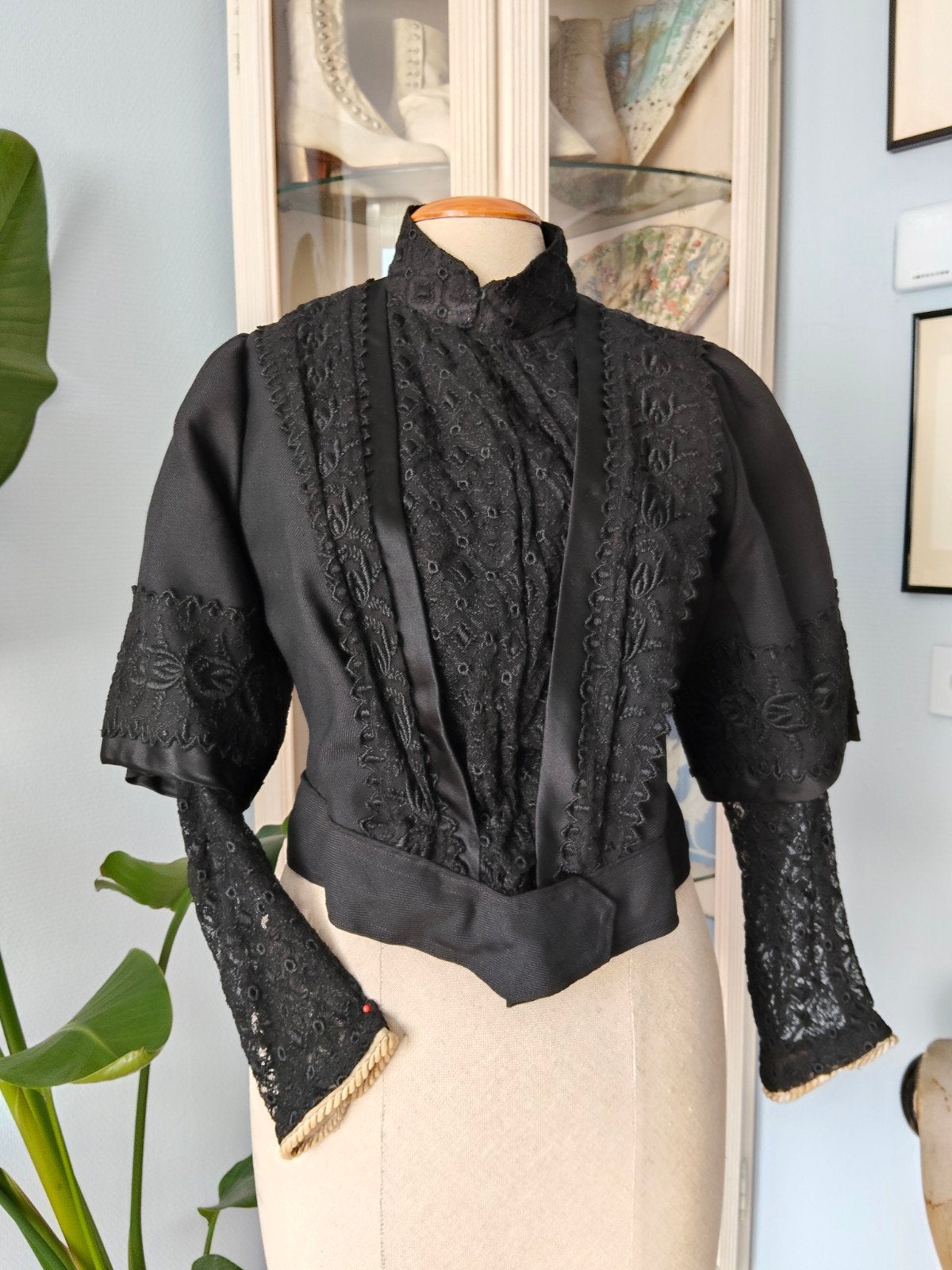 Antiek zwart wollen kanten bodice Victoriaans edwardian, Antiek en Kunst, Ophalen of Verzenden, Dames