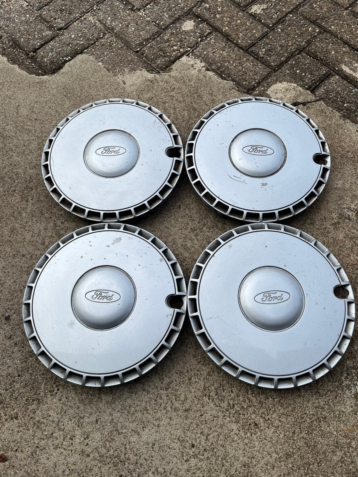 Ford Sierra MK1 wieldoppen 13 Inch, Ophalen of Verzenden, Zo goed als nieuw