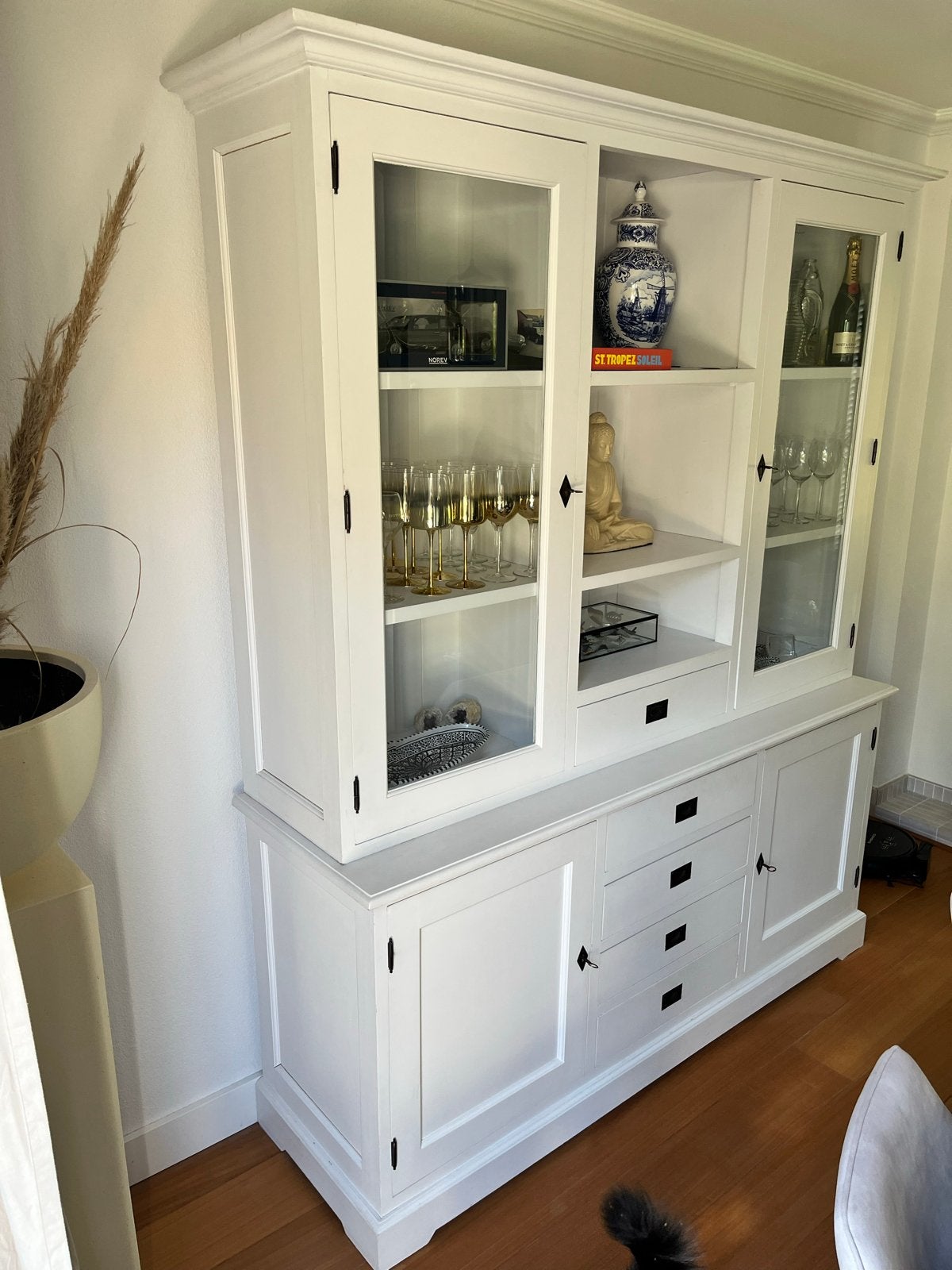 Stijlvolle witte buffetkast met vitrine en lades, Ophalen, 200 cm of meer, 150 tot 200 cm, Zo goed als nieuw