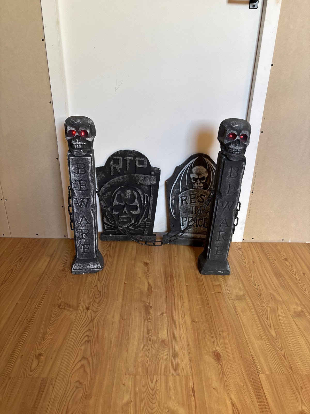 Halloween Doodskop Poort Decoratie met Rode Lichtogen, Ophalen of Verzenden, Gebruikt, Versiering, Halloween of Griezel