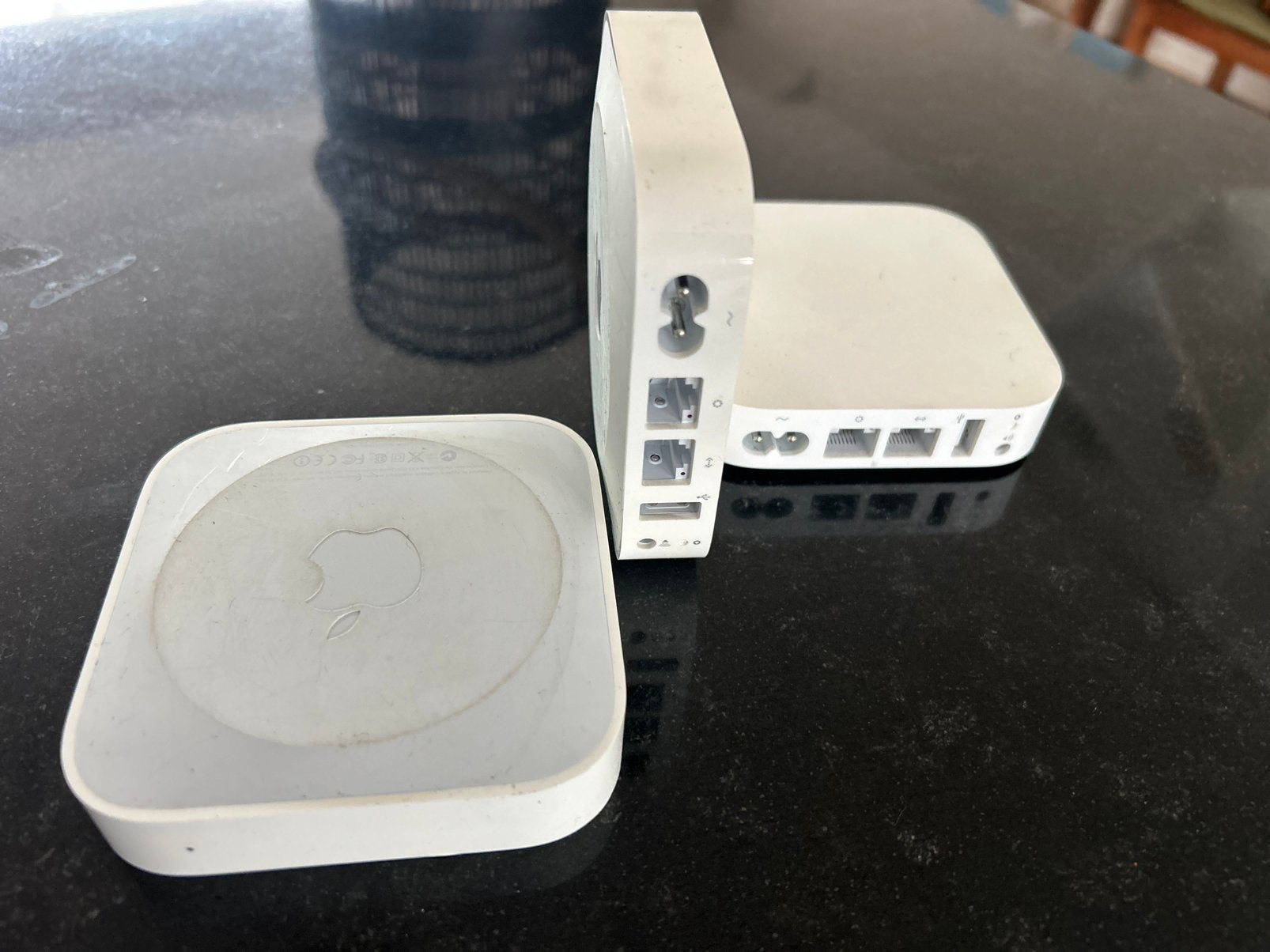 Foto 6 van Apple AirPort Express Base Station (3x) & Apple TV (1x)