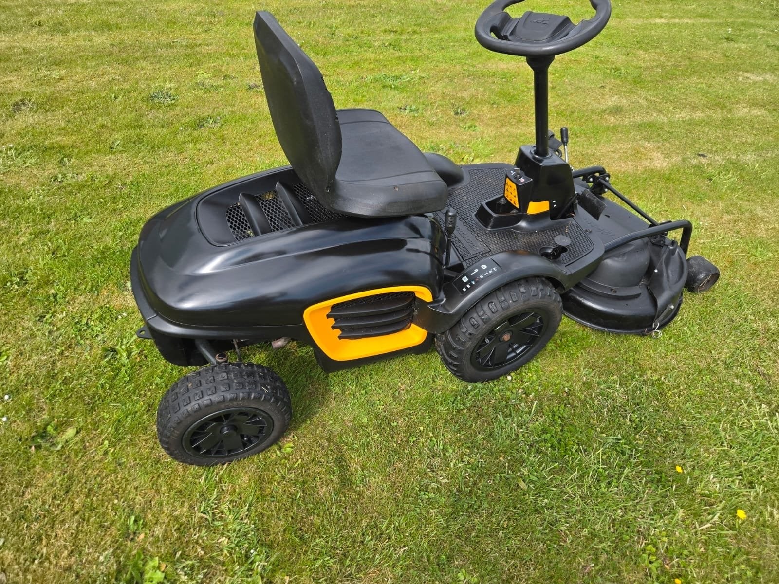 McCulloch zitmaaier met Briggs & Stratton motor 12,5pk, Ophalen, Zo goed als nieuw, Mulchfunctie