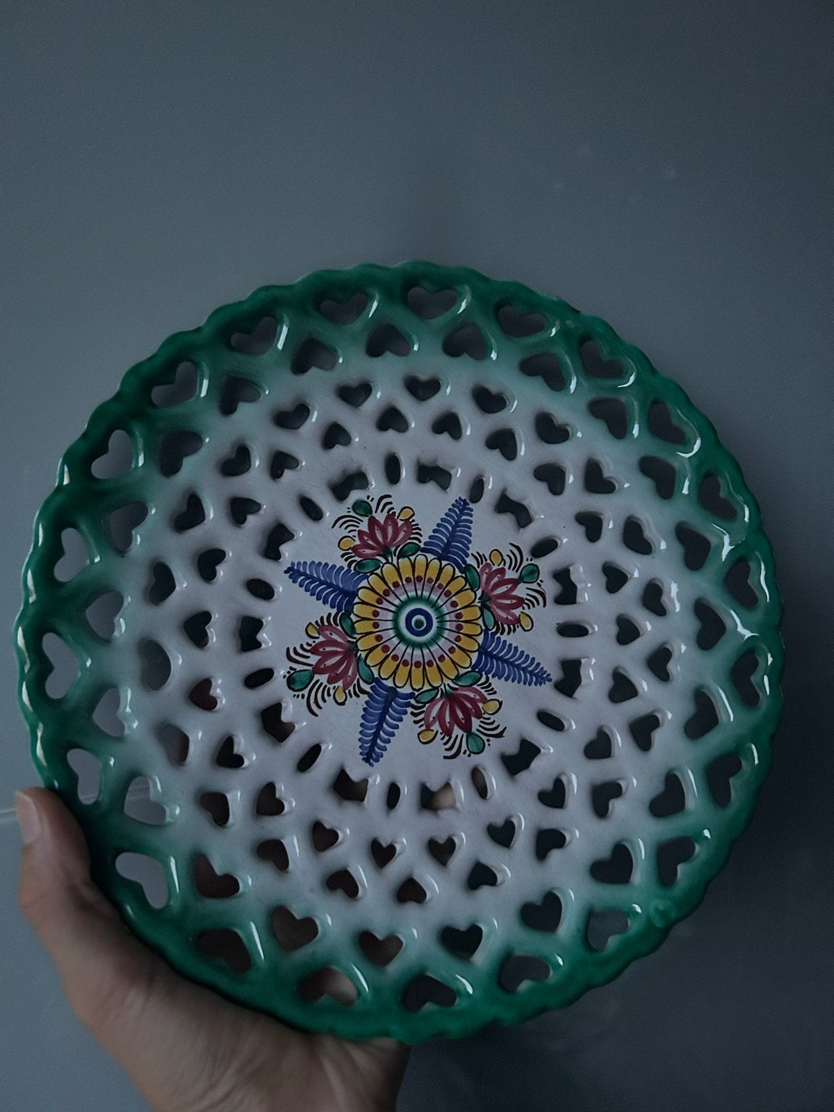 Decoratieve Delfts Blauw stijl schaal met hartjespatroon, Antiek en Kunst, Ophalen of Verzenden