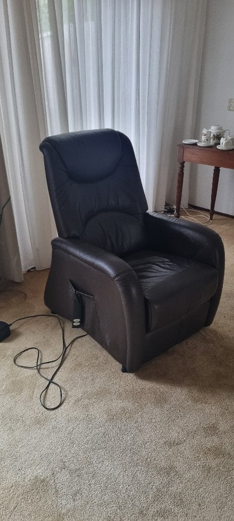 Electrische lederen relaxstoel, Ophalen, Gebruikt, 50 tot 75 cm, Leer