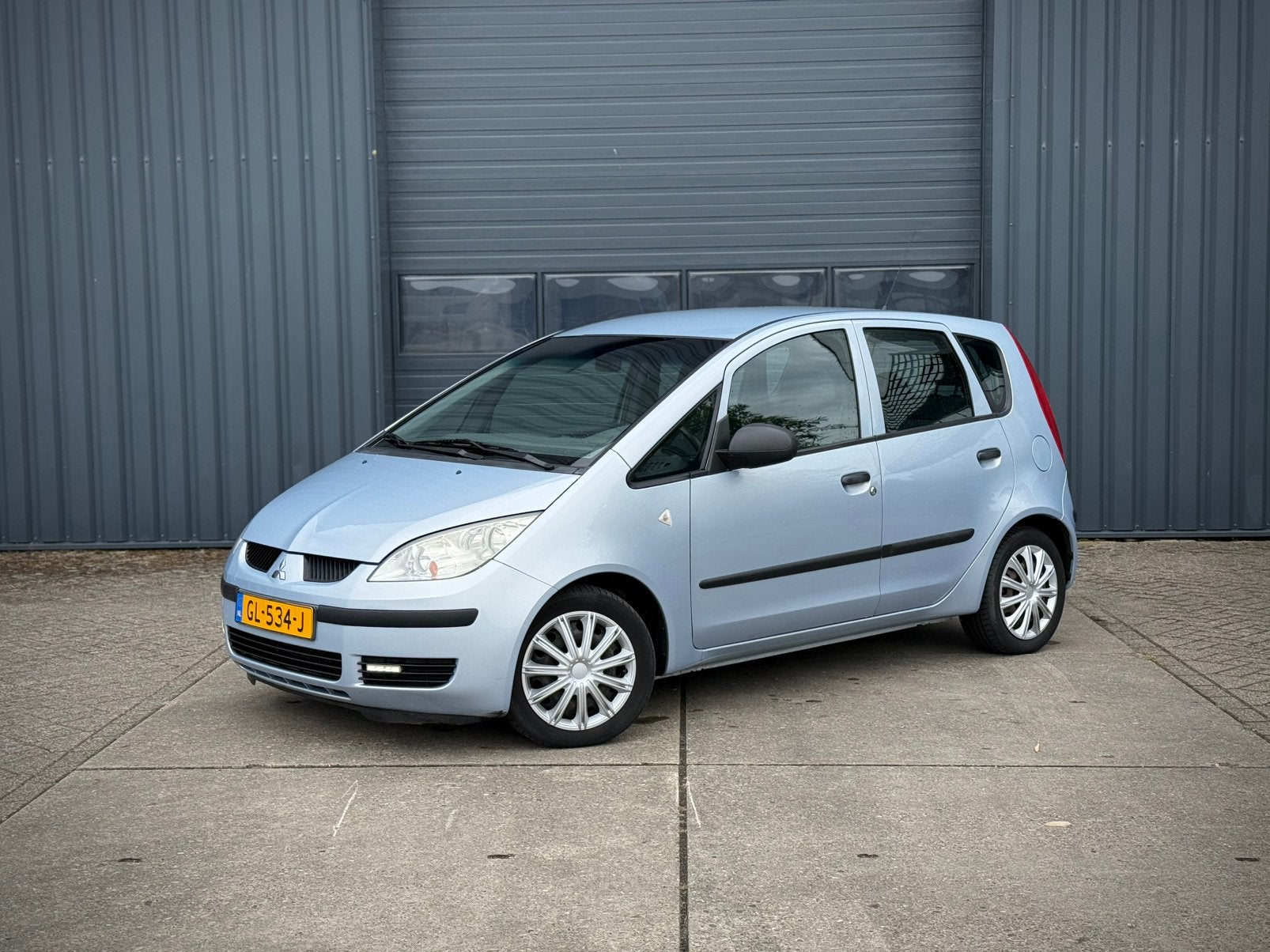 Mitsubishi Colt 1.1 Mivec 2004 Grijs | Nieuwe APK | Airco, Auto's, Stof, 74 pk, 31 €/maand, Colt