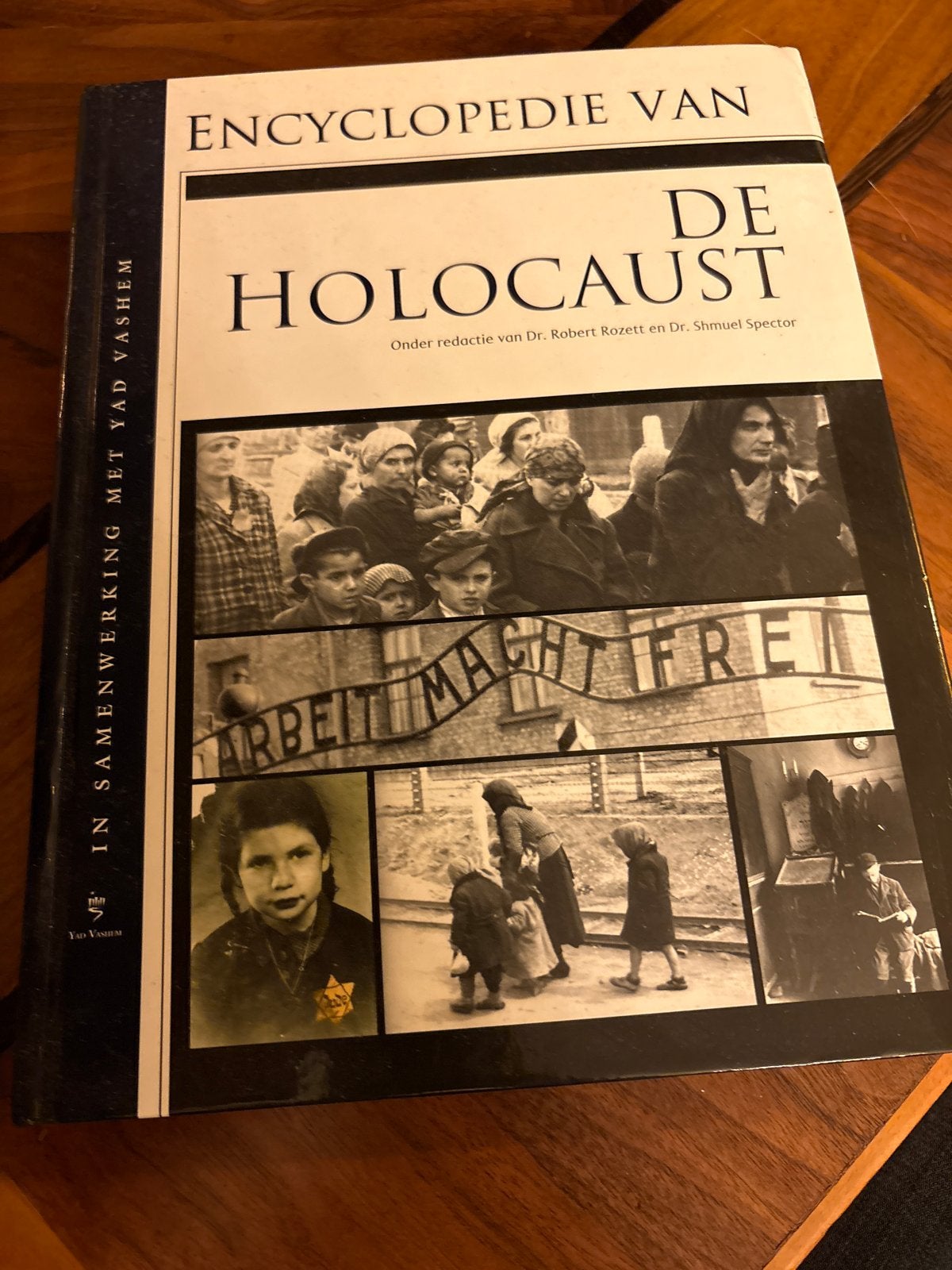 Encyclopedie van de Holocaust - Dr. Robert Rozett & Dr. Shmu, Ophalen of Verzenden, 20e eeuw of later, Gelezen