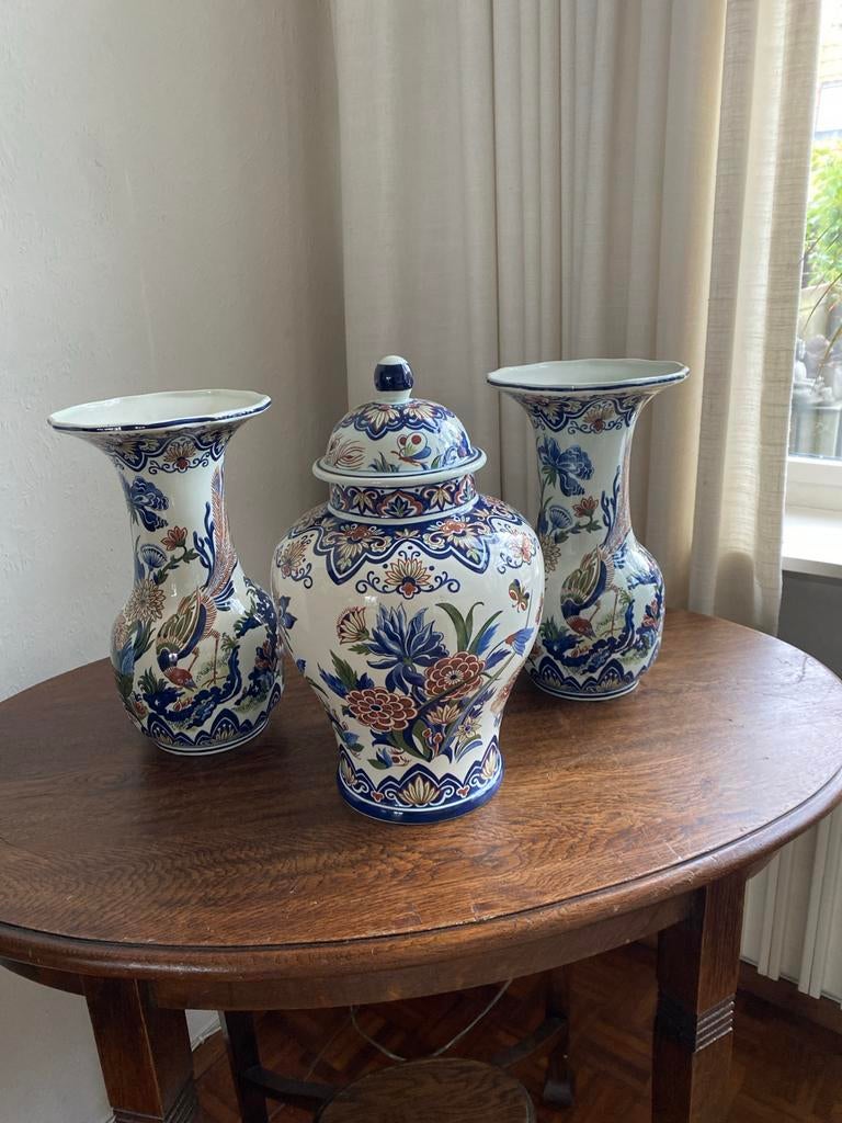 Set van 3 Delfts Blauw stijl vazen en pot met deksel, Antiek en Kunst, Antiek | Vazen, Ophalen