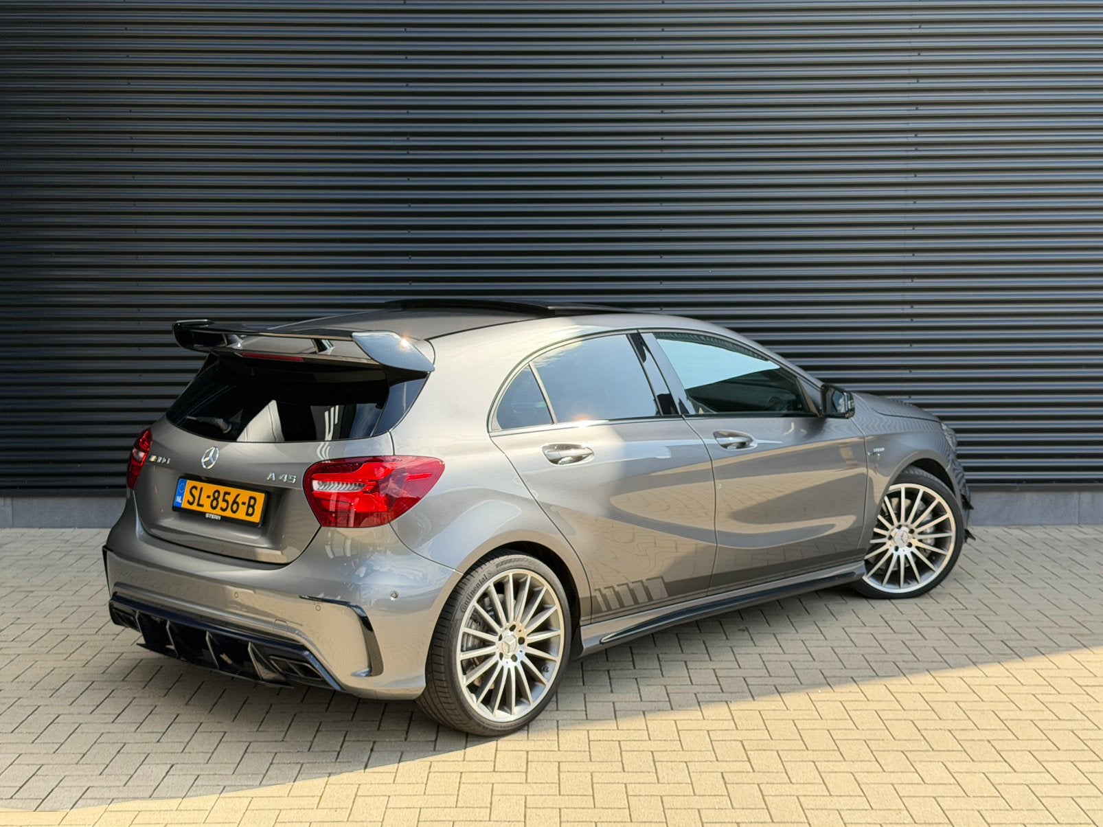Mercedes-Benz A-Klasse A45 AMG 381pk | pano | H&K |kuipstoel, Auto's, Mercedes-Benz, Automaat, Zwart, 4 cilinders, Vierwielaandrijving
