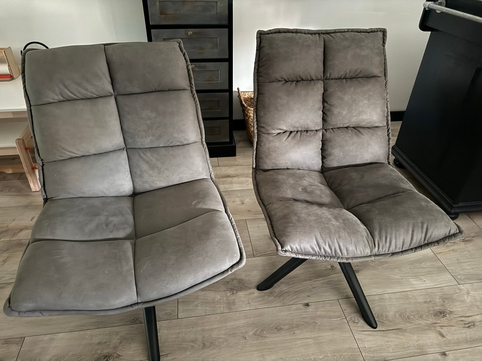 2x Grijze eetkamerstoelen met draaivoet, Ophalen, Gebruikt, Twee, Stof