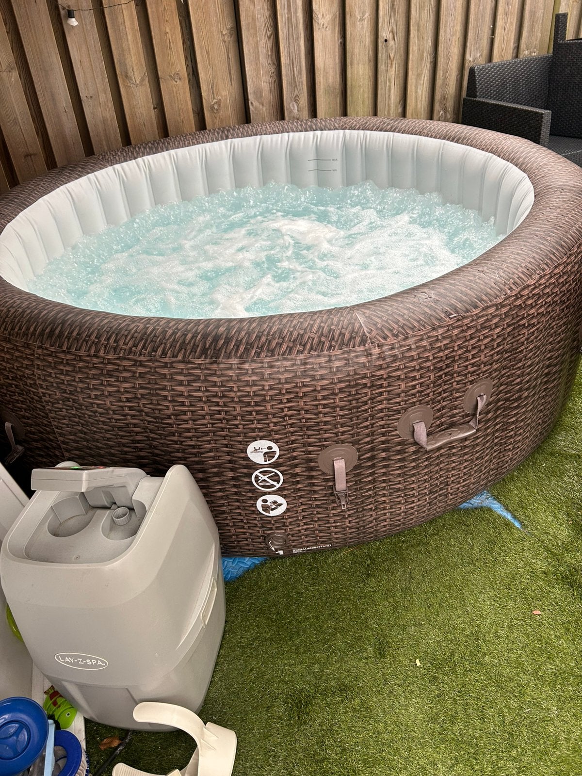 Jacuzzi bestway LAY-Z-SPA. 6 persoons, Ophalen of Verzenden, Zo goed als nieuw, Pomp