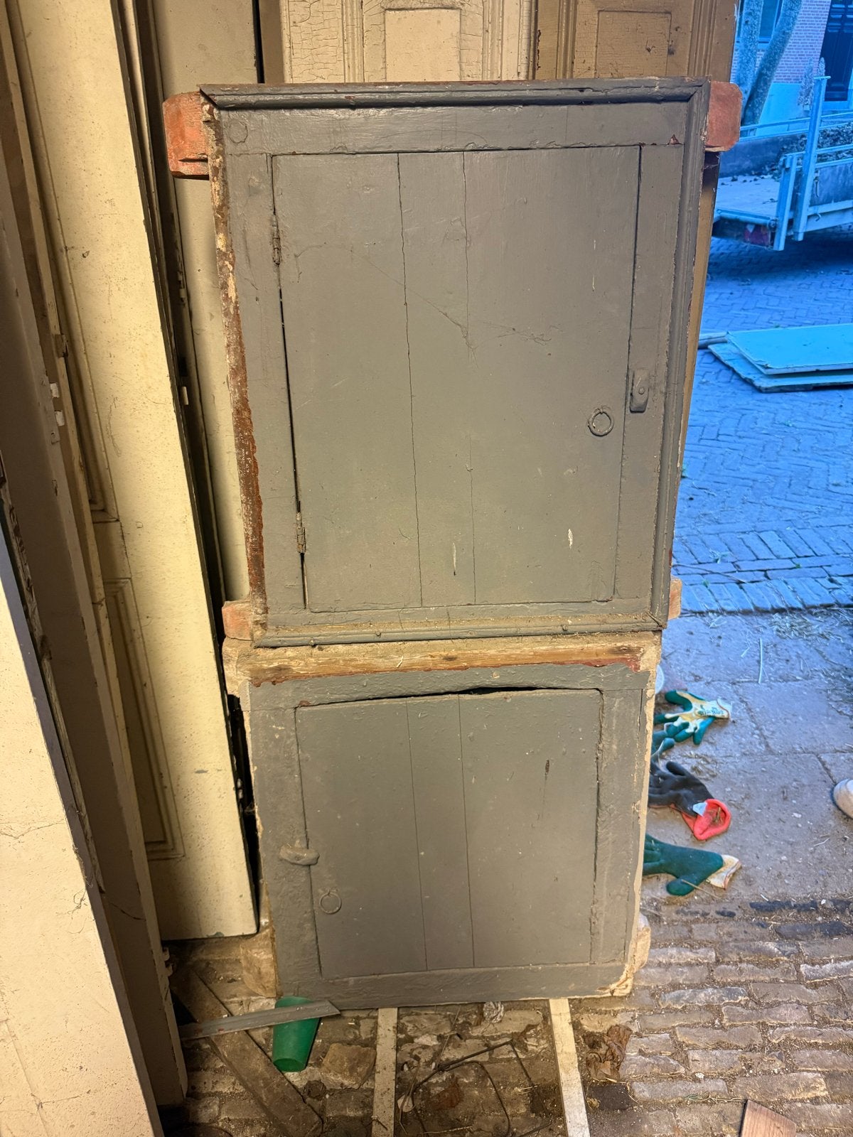 Antieke houten luik, Ophalen