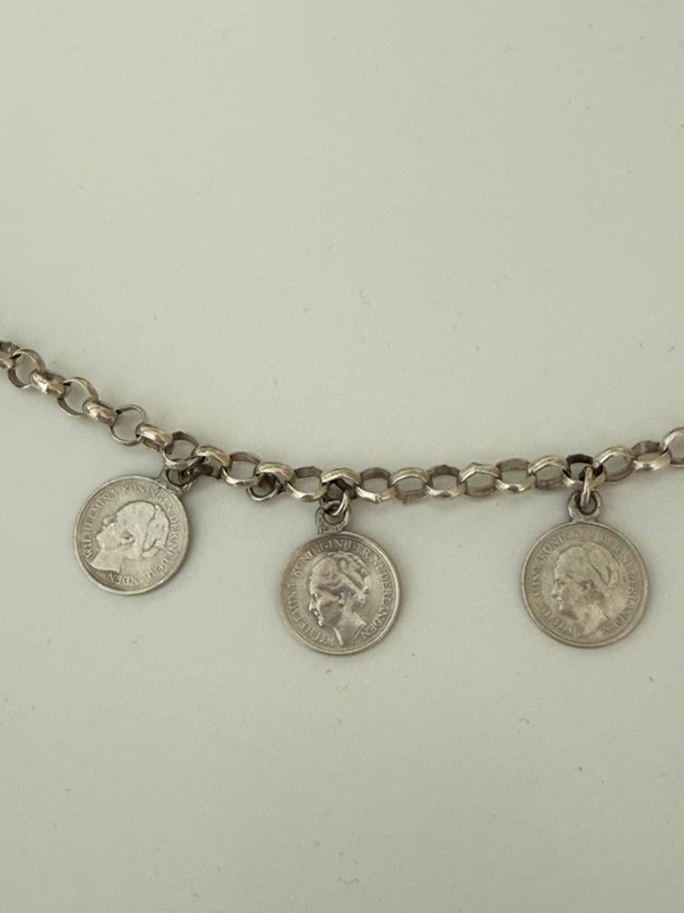 Zilveren armbandje met Wilhelmina muntjes, Ophalen of Verzenden, Zo goed als nieuw, Zilver