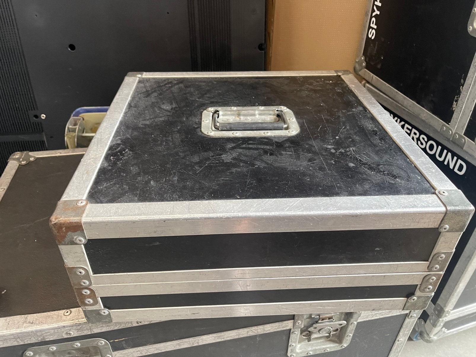 Flightcase 47x47cm 8+10cm Hoog Afneembare Deksel, Ophalen, Gebruikt, Overige instrumenten, Flightcase