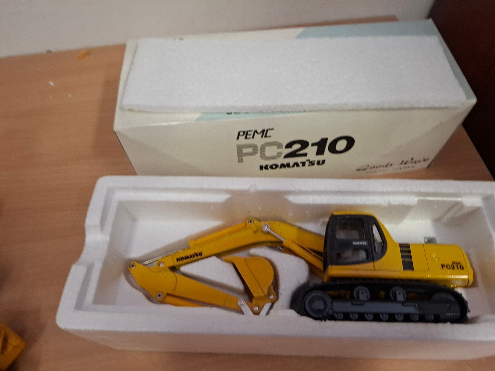 Komatsu PC 210 kraan 1:43 japan, Ophalen of Verzenden, Nieuw, Tractor of Landbouw, Overige merken