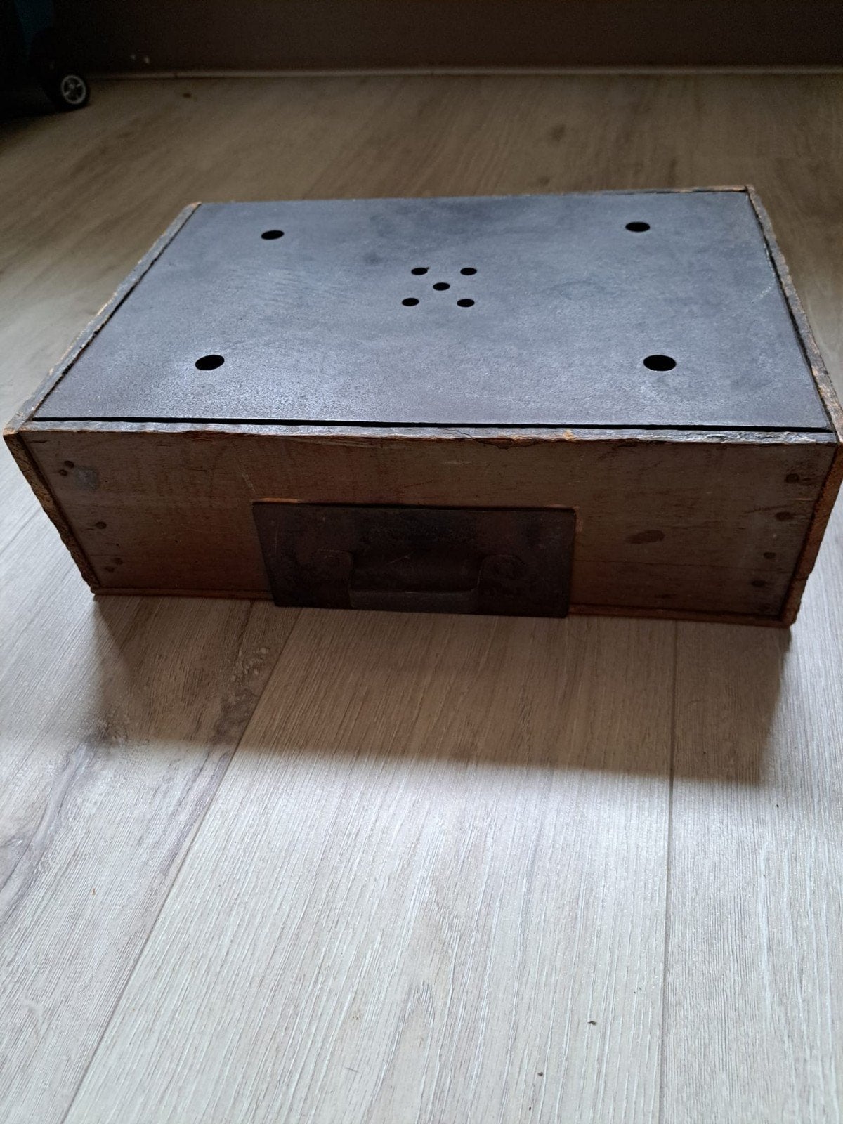 Antieke Kerkstoof - Voetstoof met metalen binnenwerk, Ophalen of Verzenden