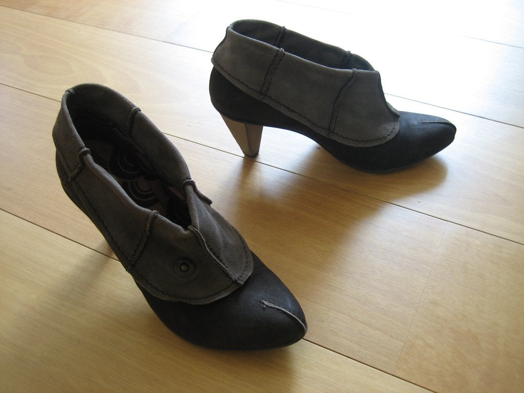 Exclusieve bruin suede enkellaarsjes FLY LONDON 42 Snazzeys, Pumps, Bruin, Verzenden, Zo goed als nieuw