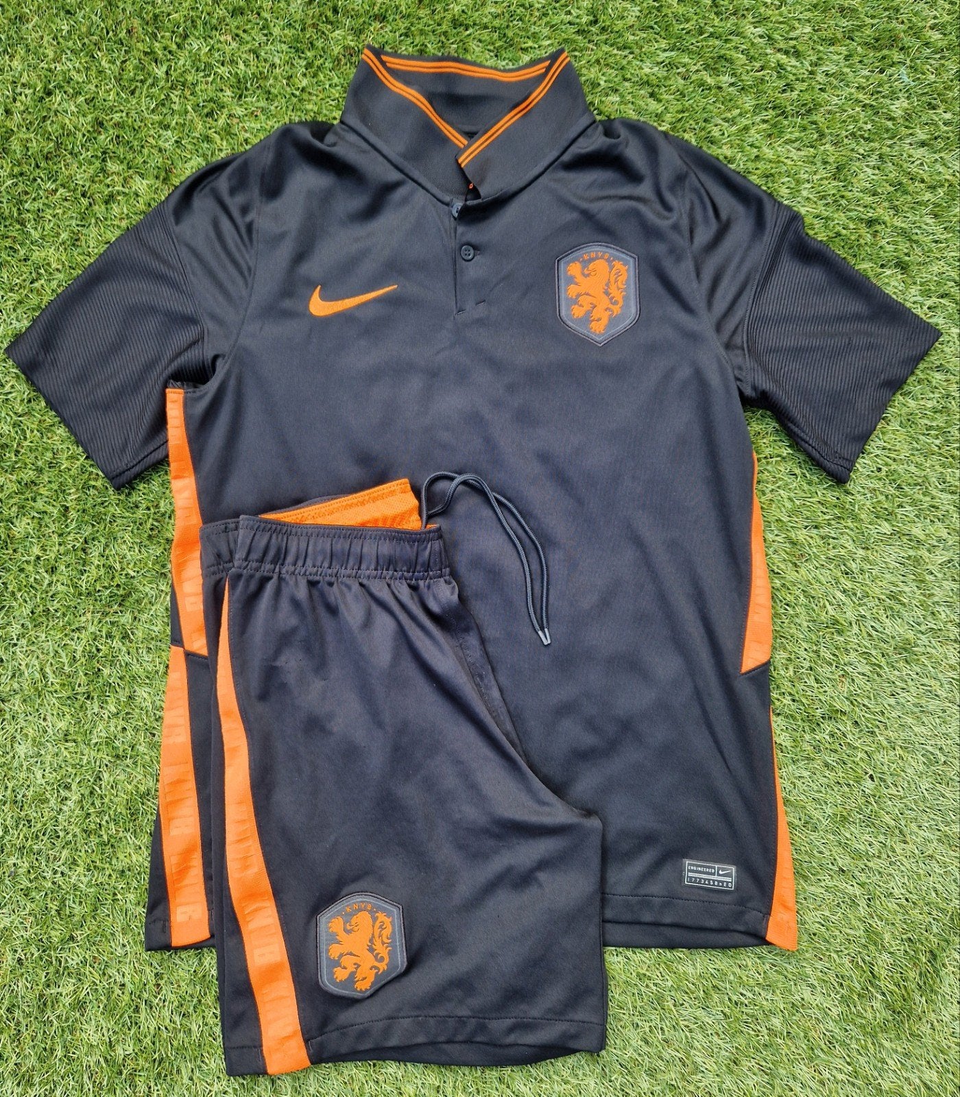 Nederlands elftal tenue 2020 KNVB Oranje shirt + broekje M, Maat 48/50 (M), Zwart, Nike, Ophalen of Verzenden