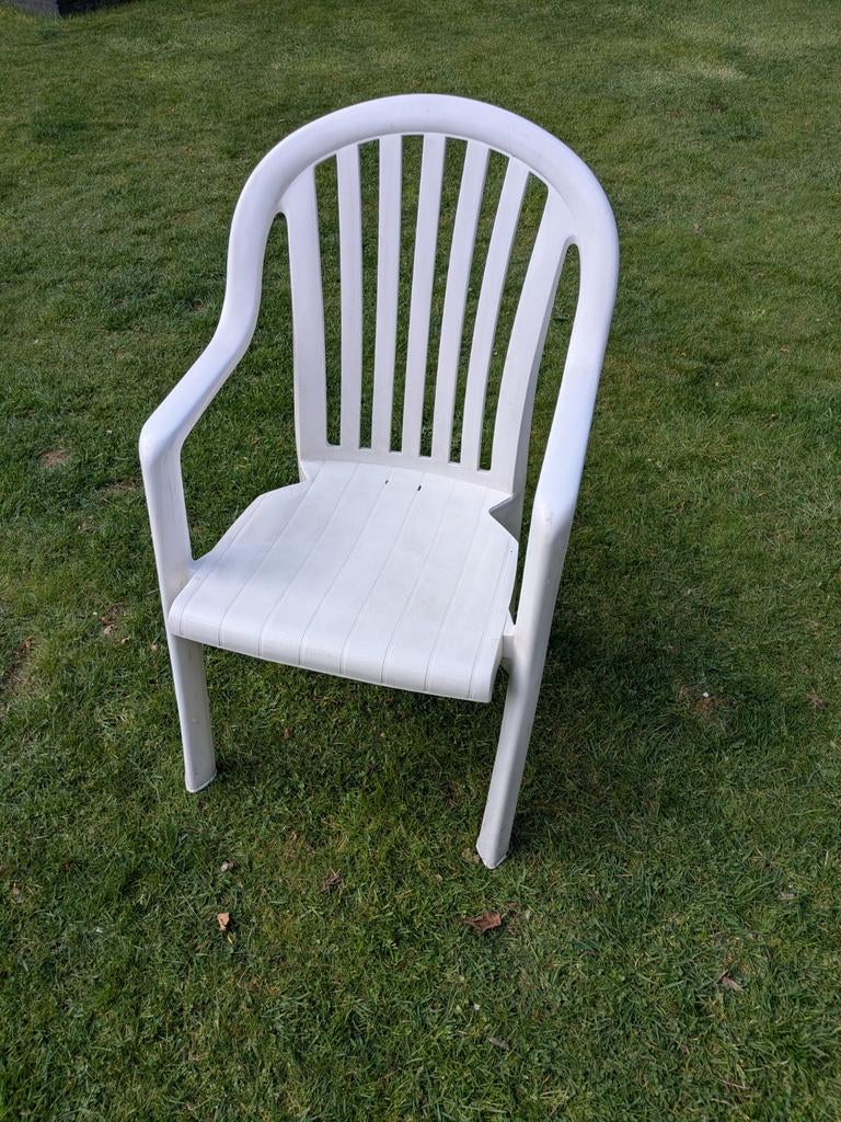 4 witte kunststof Grosfillex kuipstoelen, Ophalen of Verzenden, Gebruikt, Kunststof