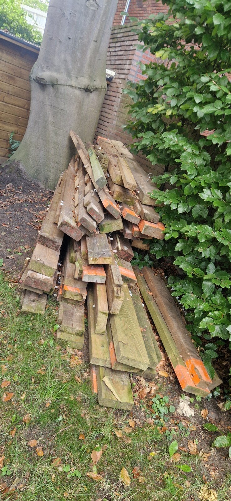 Diverse partij gebruikt hout, balken en planken, Doe-het-zelf en Verbouw, Ophalen, Gebruikt, 250 tot 300 cm, 50 mm of meer