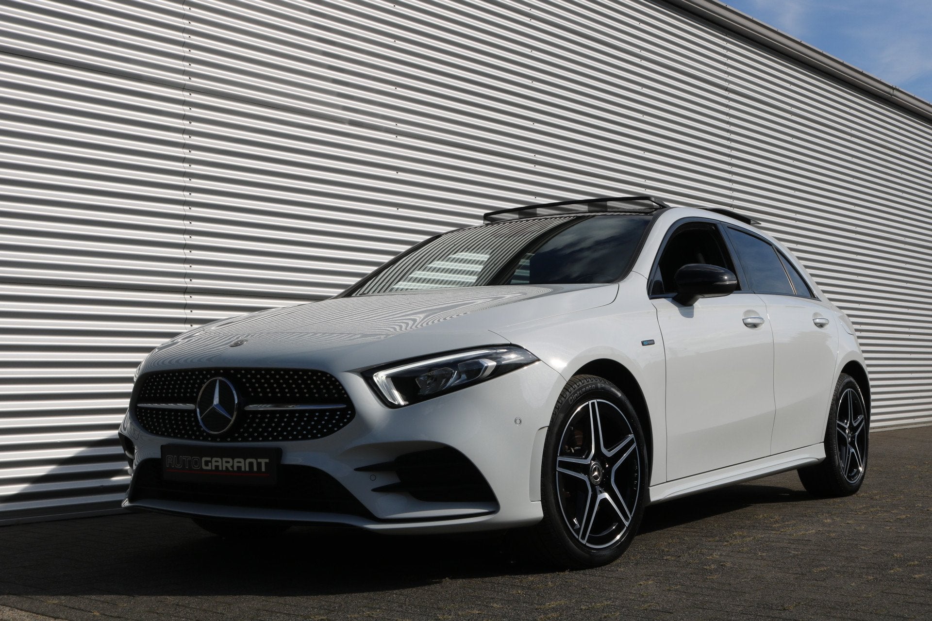 Mercedes-Benz A-Klasse 250 e AMG Pakket AMG NightPakket (Pan, Gebruikt, Zwart, 4 cilinders, Wit