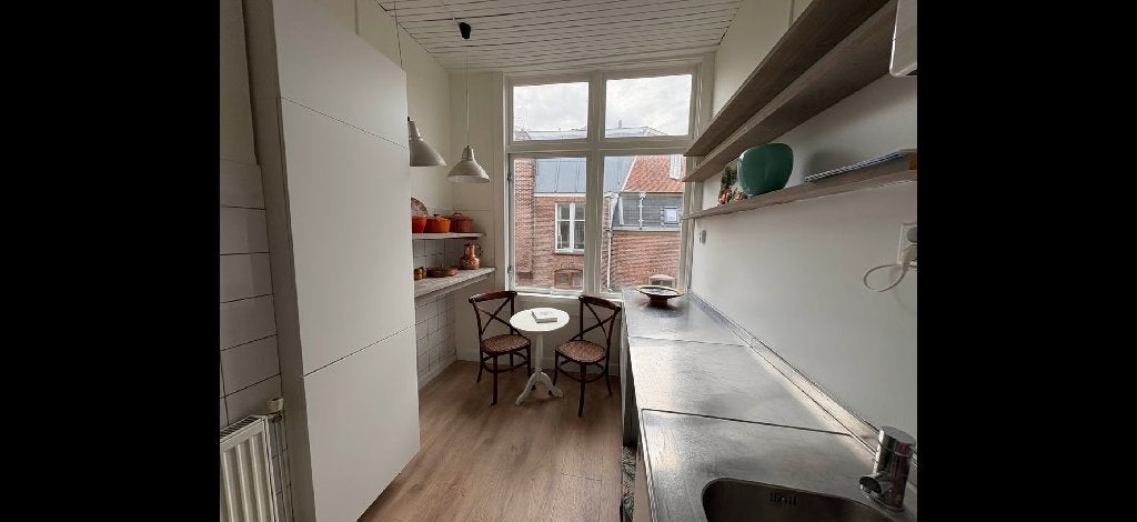Keuken met RVS-keukenblad en nieuwe inbouwapparatuur, Huis en Inrichting, Ophalen, Zo goed als nieuw, Wit, Staal of Rvs