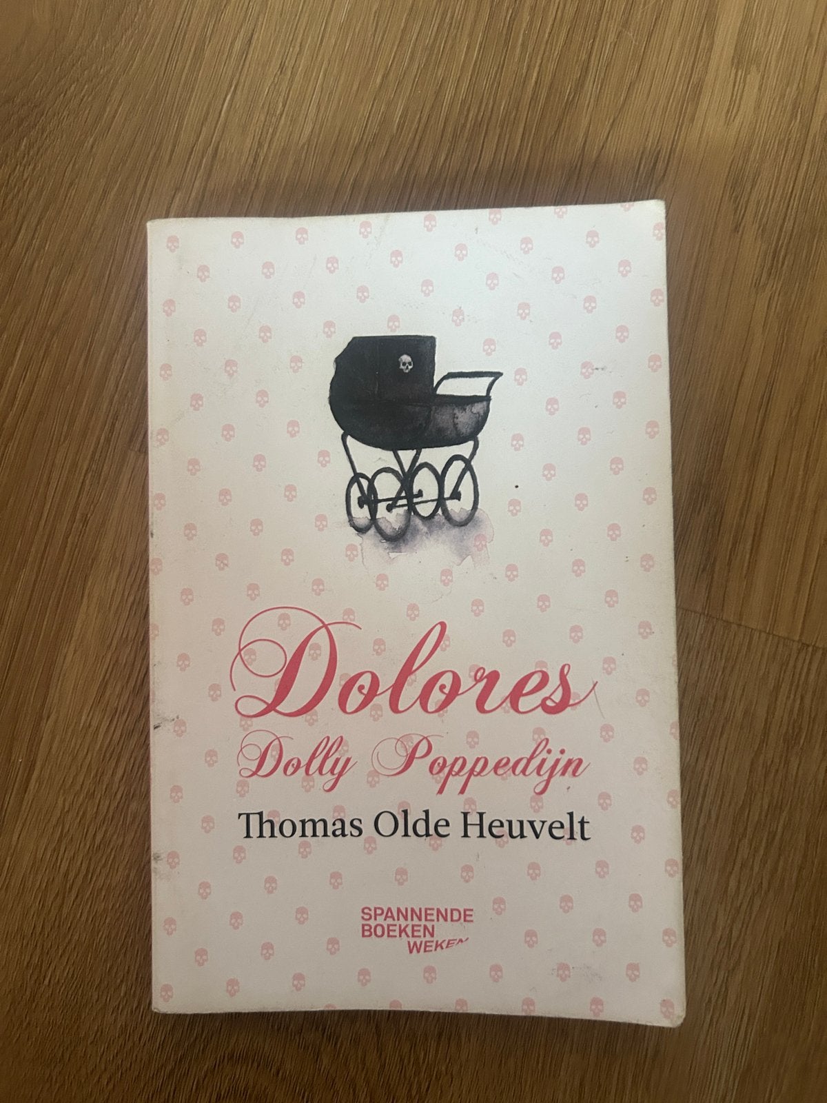 Dolores - Dolly Poppedijn & Thomas Olde Heuvelt, Boeken, Ophalen of Verzenden, Gelezen