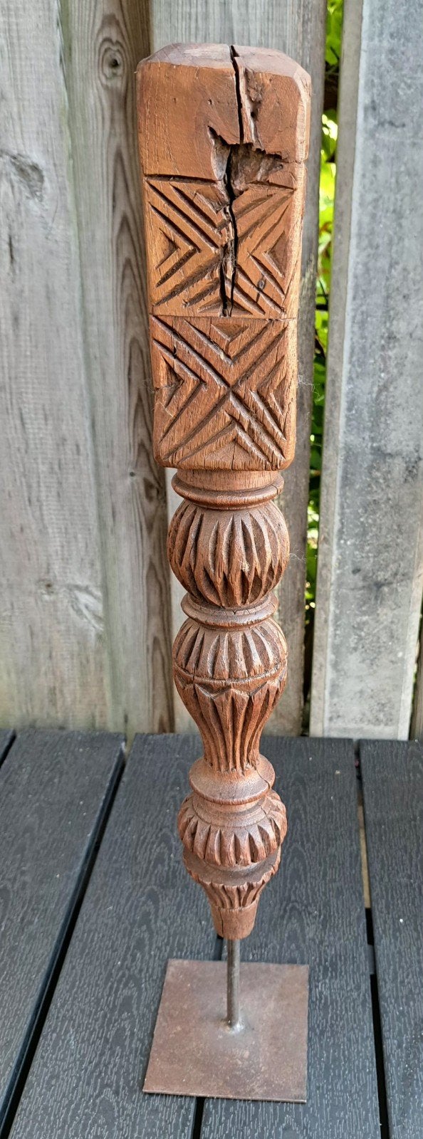 Decoratieve houten pinakel op metalen voet, Ophalen of Verzenden
