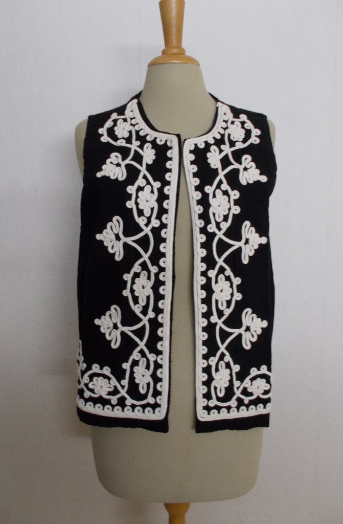 Zwart bohemian gilet bewerkt met borduursels! M/L, Kleding | Dames, Maat 38/40 (M), Verzenden, Zwart, Zo goed als nieuw