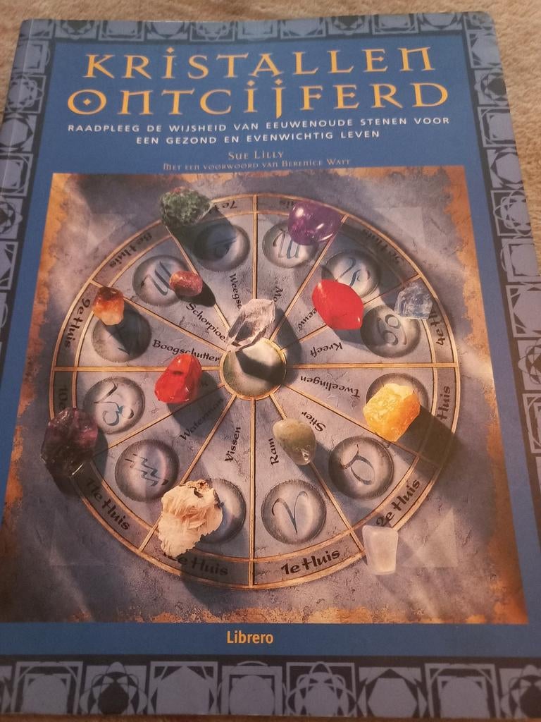 KRISTALLEN ONTCIJFERD, Boeken, Ophalen of Verzenden, Zo goed als nieuw, Astrologie, Overige typen