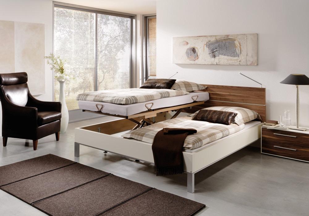 Hoog-Laag Senioren/Verpleeg Bed Timeless (Vegro) sta-op hulp, Ophalen, Gebruikt