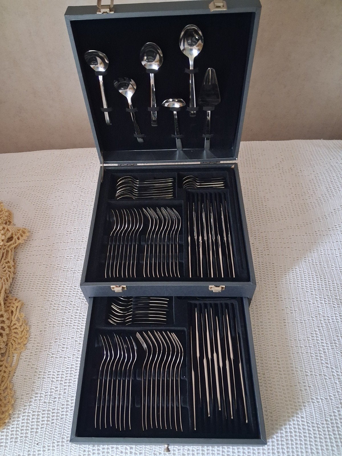 SOLA bestek cassette / 9 persoons, Ophalen, Zo goed als nieuw, Rvs of Chroom