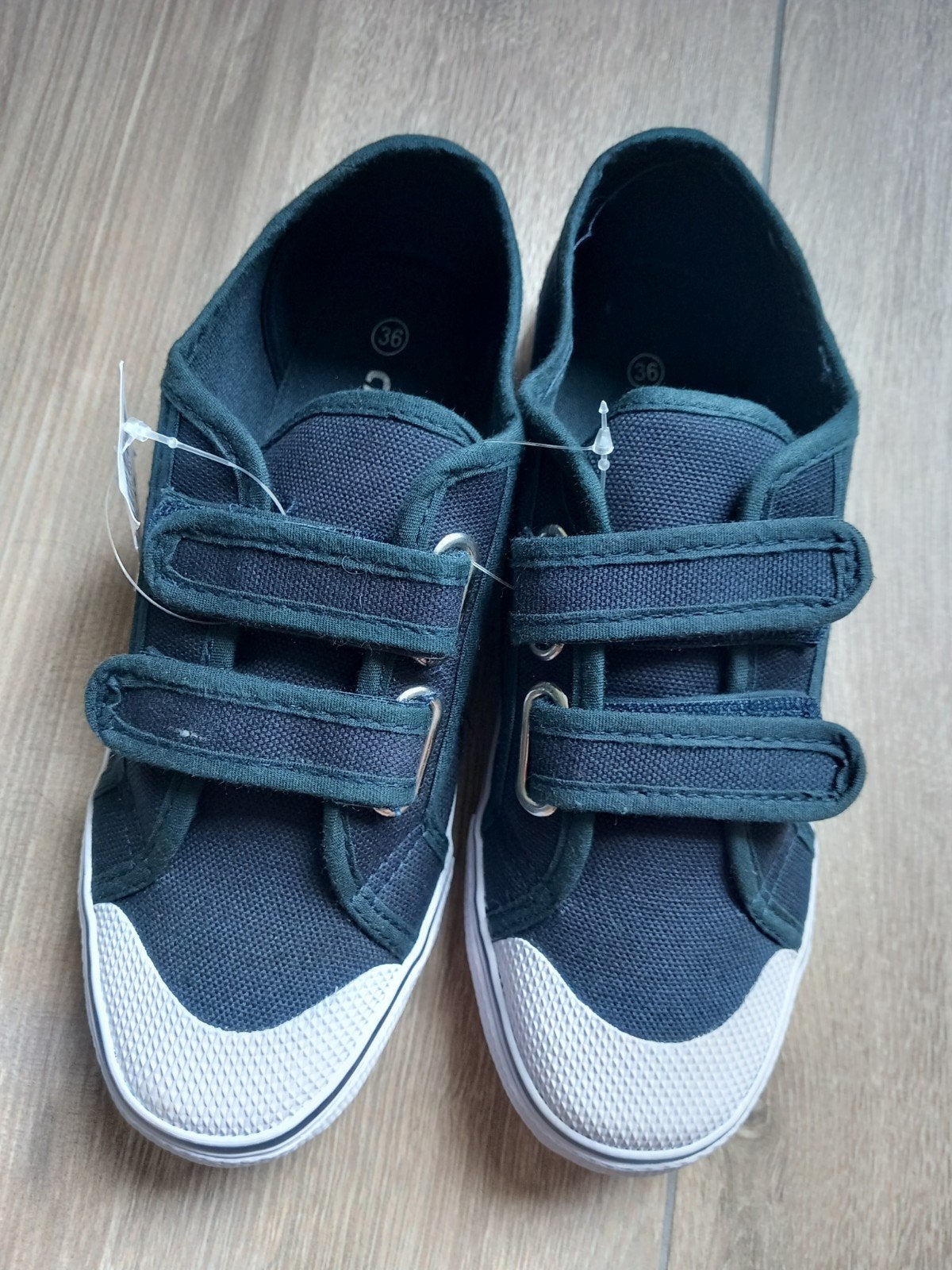 Gymschoenen kind maat 36 NIEUW.

WIE maken we blij?, Kinderen en Baby's, Babykleding | Schoentjes en Sokjes, Schoentjes, Jongetje of Meisje