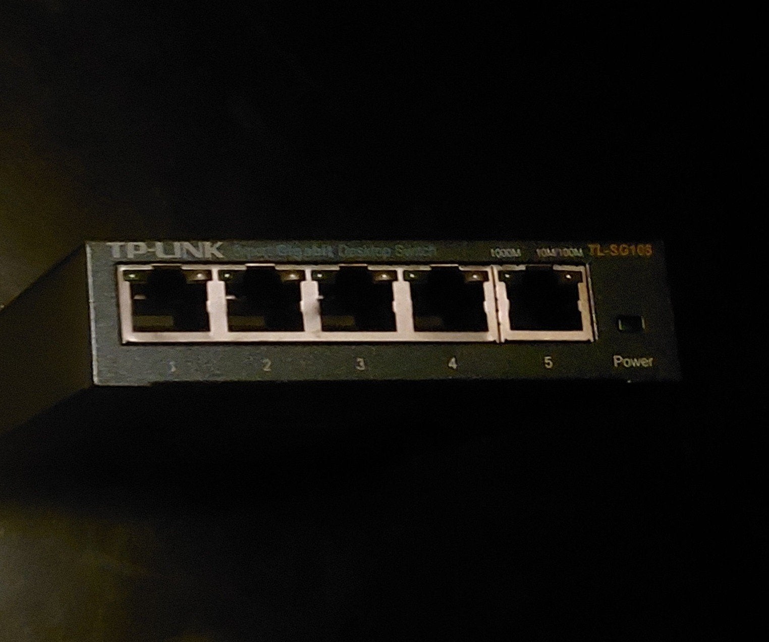 TP-Link TL-SG105 Gigabit Desktop Switch 5-poorts, Computers en Software, Netwerk switches, Ophalen, Zo goed als nieuw