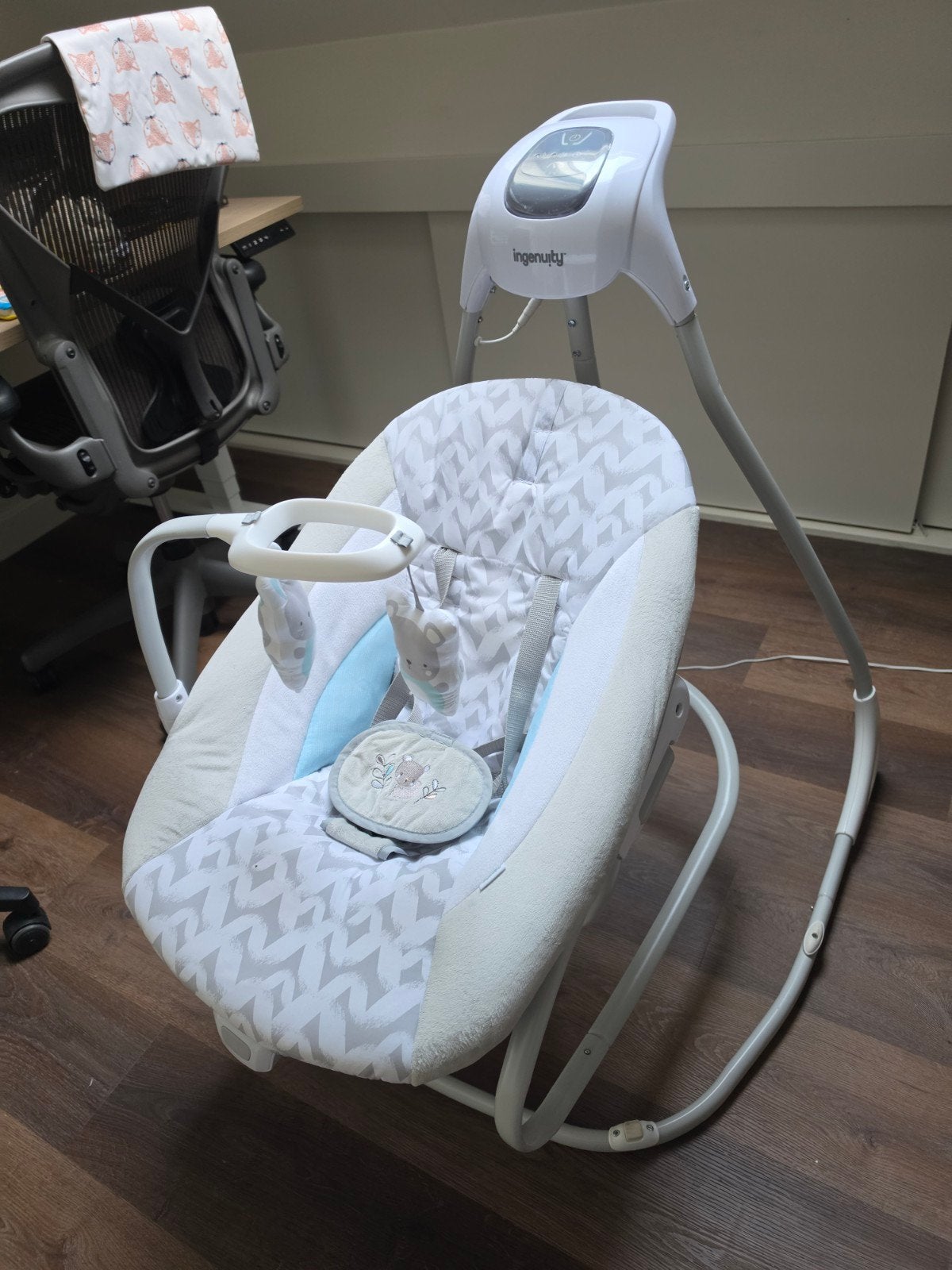 Ingenuity Raylan Schommelstoel en Wipper in één, Kinderen en Baby's, Schommelstoel, Met gordel(s) of riempje(s), Zo goed als nieuw