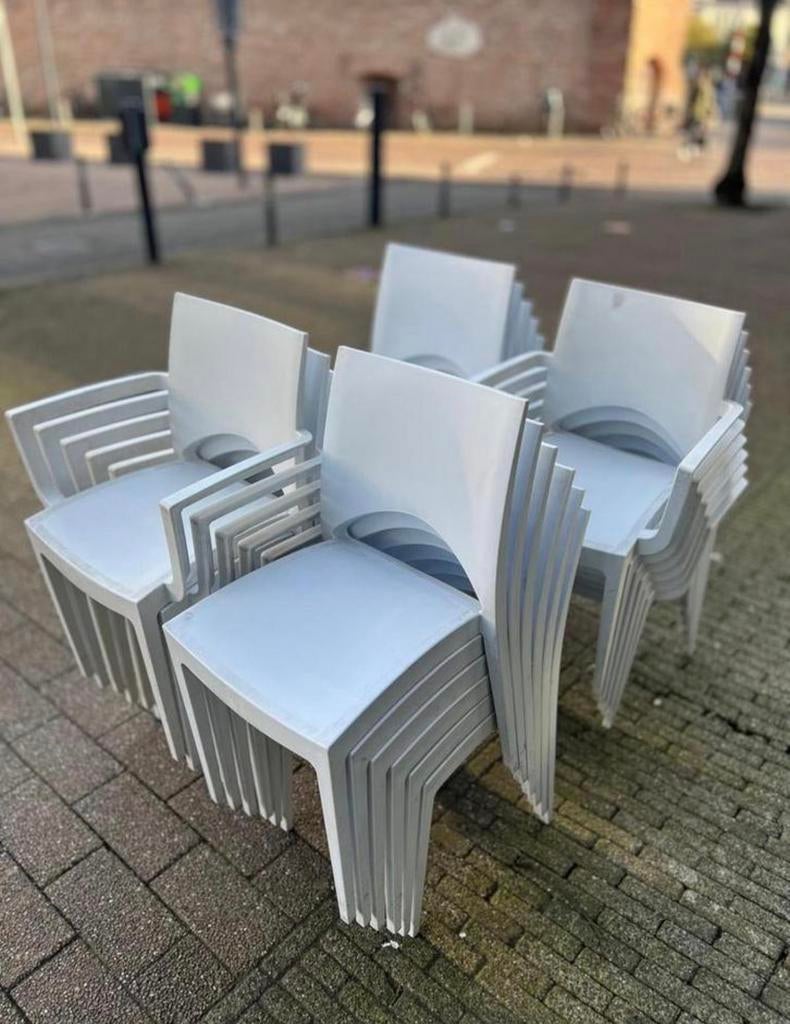 75 nette witte terrasstoelen te koop!, Tuin en Terras, Tuinstoelen, Ophalen, Zo goed als nieuw, Kunststof