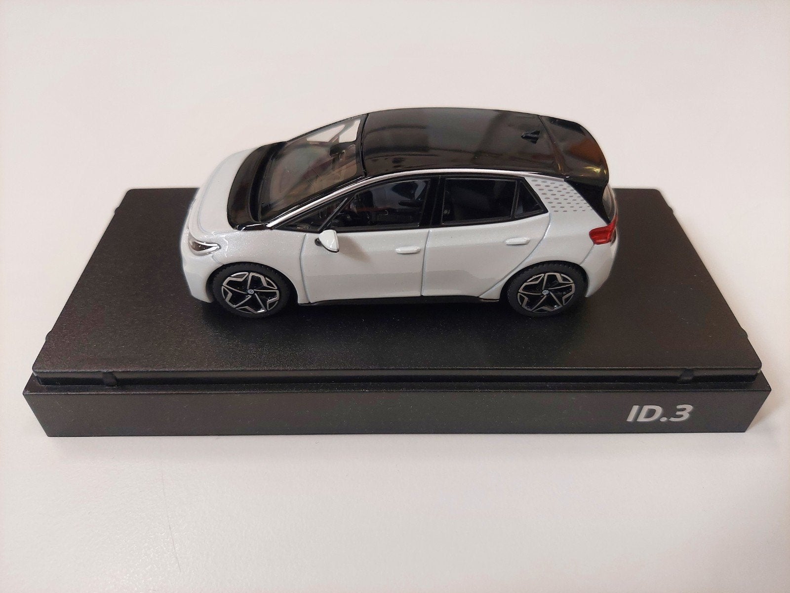 VW ID3 miniatuur 1:43, Hobby en Vrije tijd, Modelauto's | 1:43, Ophalen of Verzenden, Nieuw, Auto, Overige merken
