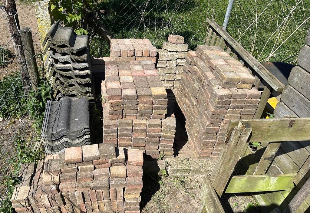Gebruikte betonnen steentjes 10x10x4 cm - roze, geel, grijs, Ophalen, Gebruikt, Klinkers, 10 m² of meer
