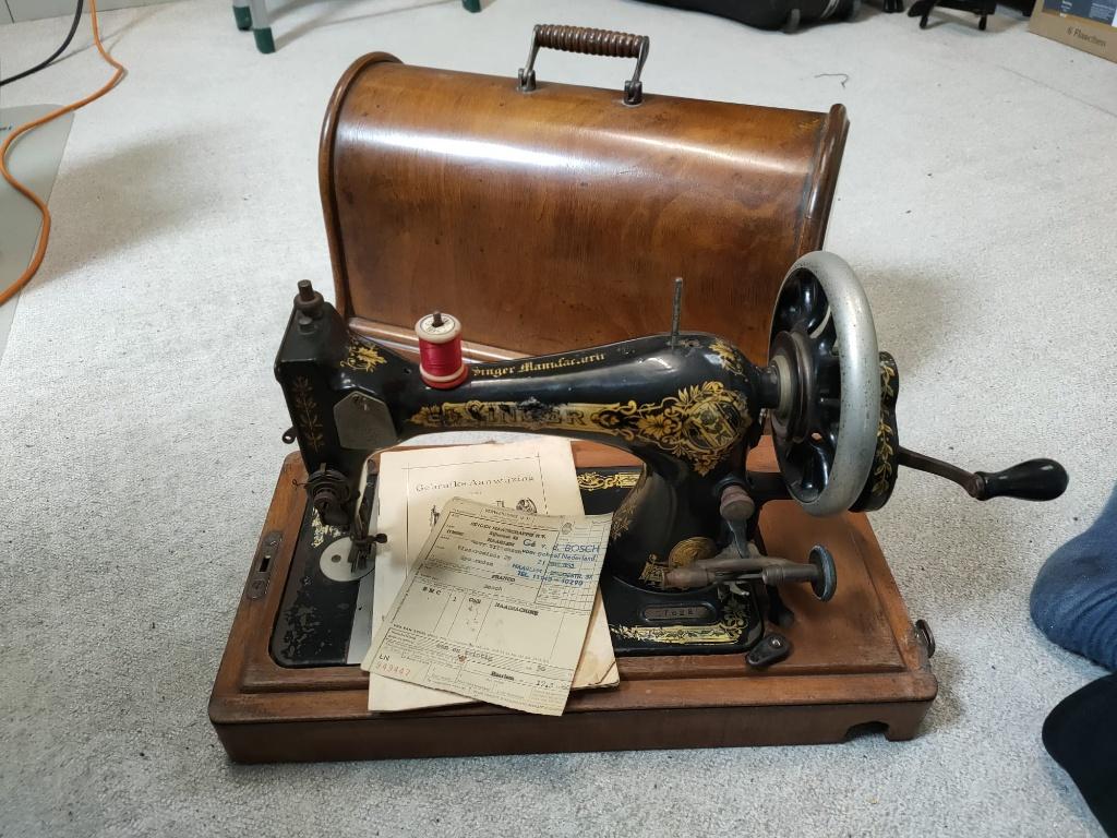 Antieke  Singer Naaimachine, Ophalen