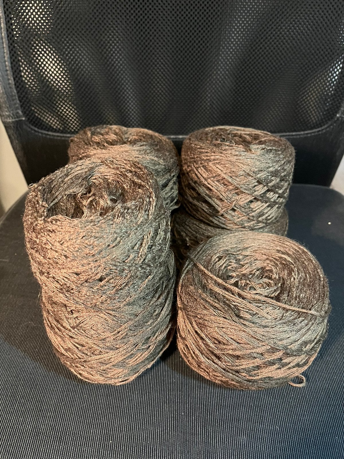 brown yarn 370g, Hobby en Vrije tijd, Breien en Haken, Ophalen of Verzenden, Haken, Patroon of Boek