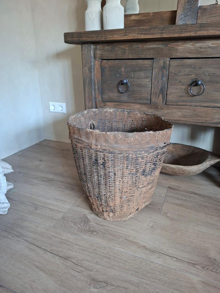 oude leemmand ,prachtig exemplaar, Huis en Inrichting, Woonaccessoires | Schalen en Manden, Ophalen of Verzenden, Rond, Hout