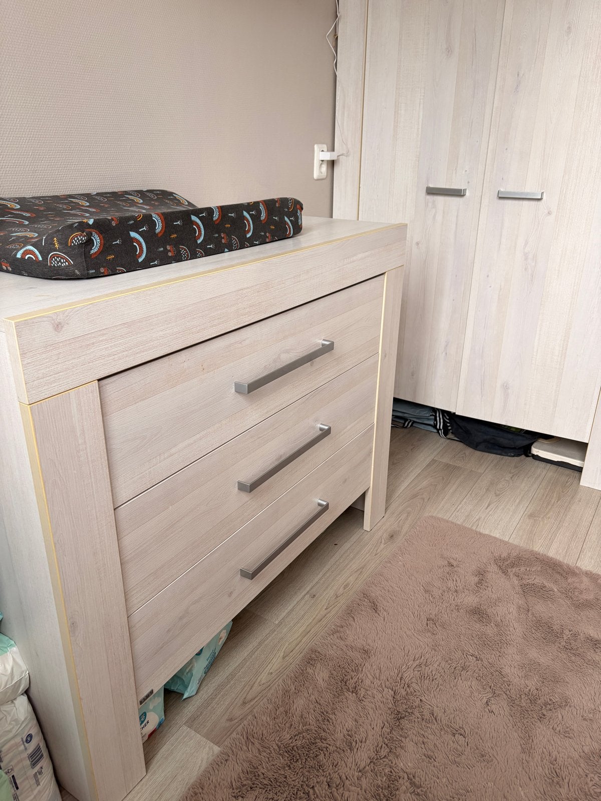Mooie babykamer set: Ledikant, commode en kledingkast, Kinderen en Baby's, Kinderkamer | Complete kinderkamers, Ophalen of Verzenden