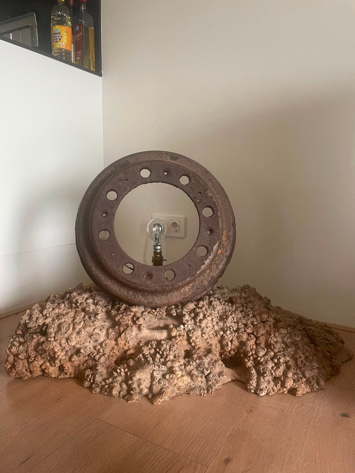 Unieke Schotse vloerlamp – Bedford wiel – stoer & authentiek, Ophalen