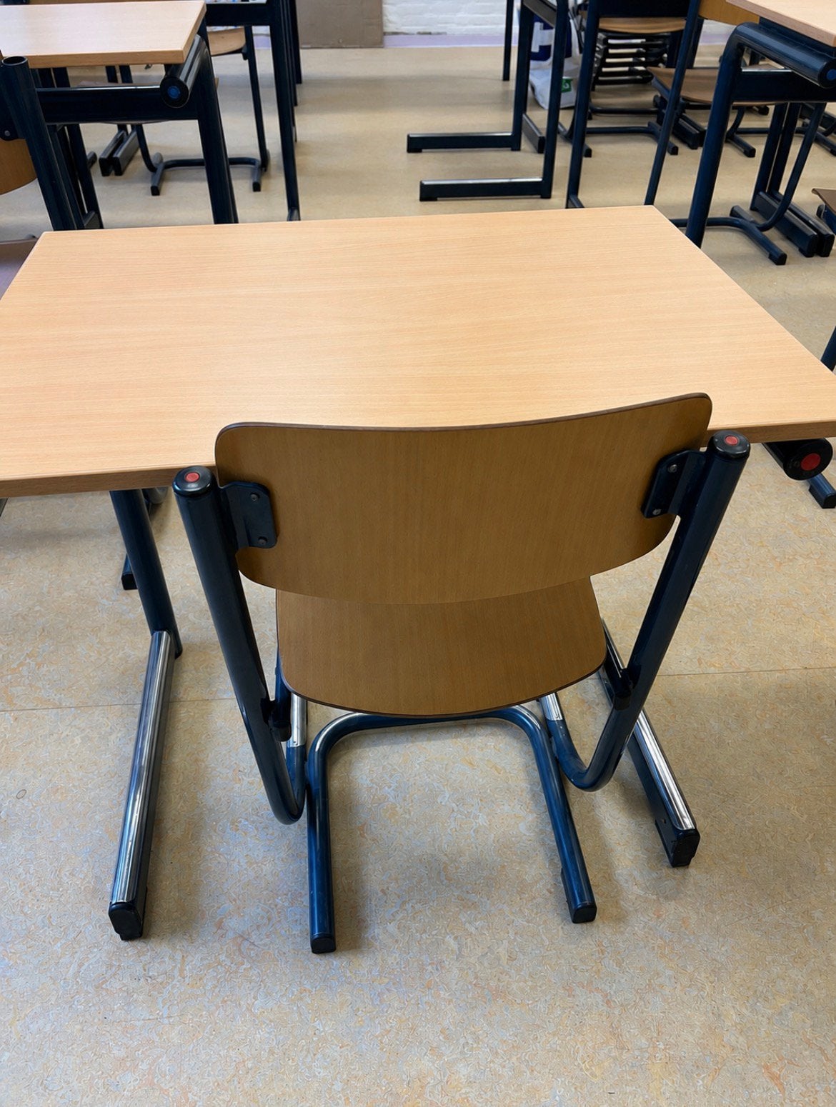 Schooltafels en -stoelen, Ophalen, Zo goed als nieuw