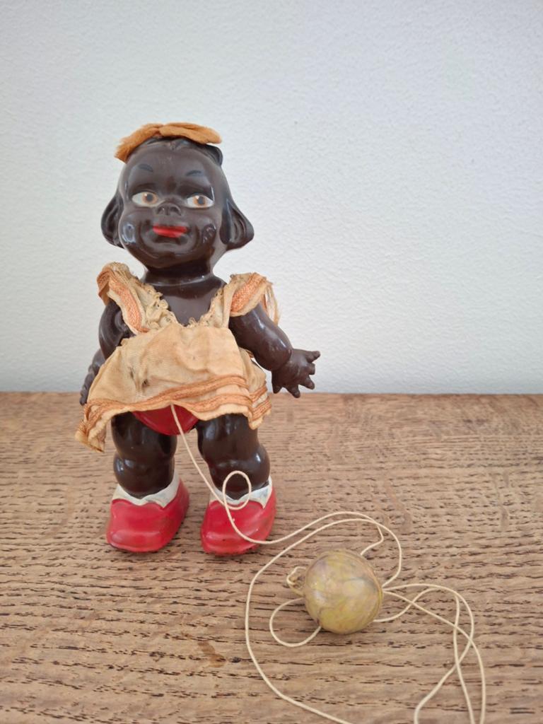 Vintage Edi D.R.G.M. trekpop met trekkoord en bal, Ophalen of Verzenden