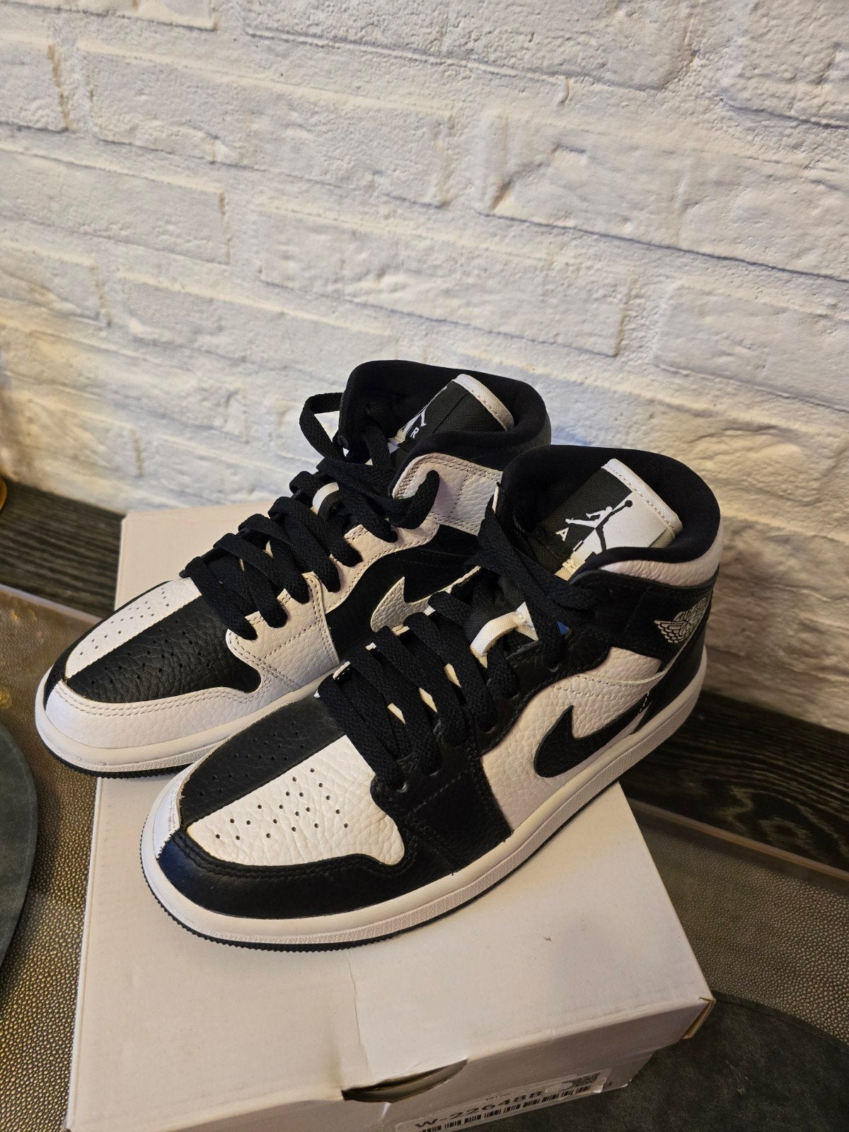 Nike air Jordan 1 Mid - maat 36,5 - nieuw in doos, Jongen of Meisje, Schoenen, Nieuw, Ophalen of Verzenden