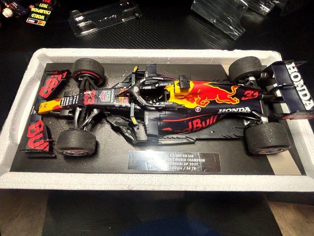 Max Verstappen Red Bull RB16B World Champion 2021, Hobby en Vrije tijd, Ophalen of Verzenden, Gebruikt, Auto, MiniChamps
