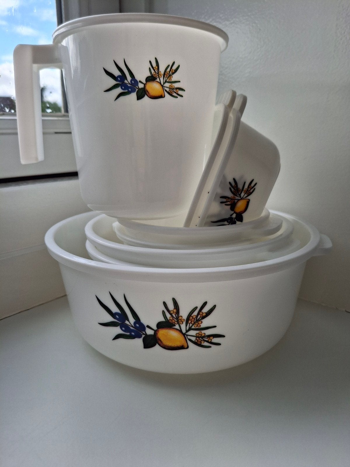 Vintage 8 delig set schaaltjes en maatbeker, Ophalen of Verzenden, Kunststof, Overige stijlen, Schaal of Schalen