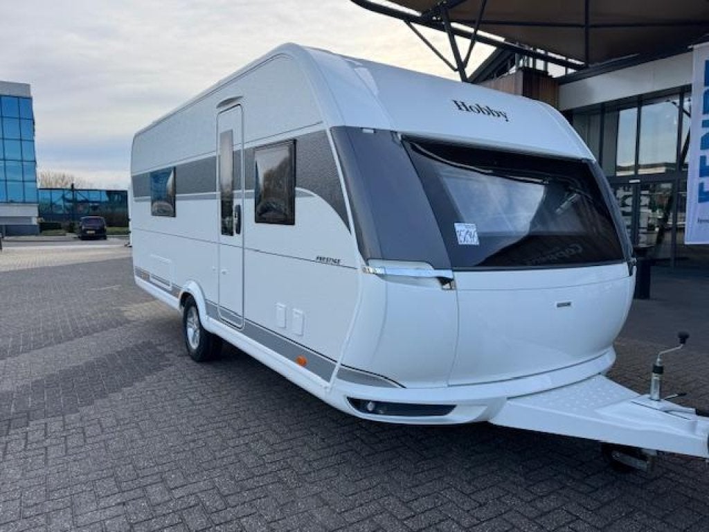 Hobby Prestige 560 WLU 2026 MEGA KORTING € 3617,-!!, Caravans en Kamperen, Standaardzit, Hobby, 2 aparte bedden, Bedrijf