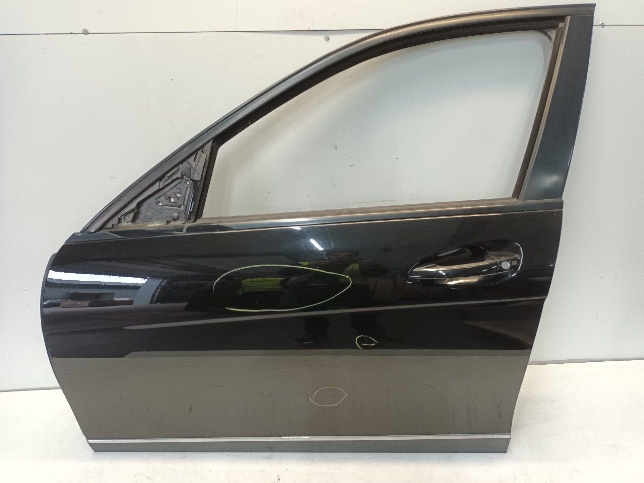 Portier links voor Mercedes-Benz C-Klasse, Onderdelen@venauto.nl, Van der Ven Autorecycling B.V., Gebruikt, Ettenseweg 76, 4706 PB Roosendaal, The Netherlands