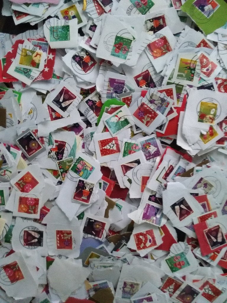 Kilowaar 700 gram kerstzegels - decemberzegels 2014, Postzegels en Munten, Verzenden, Na 1940, Gestempeld
